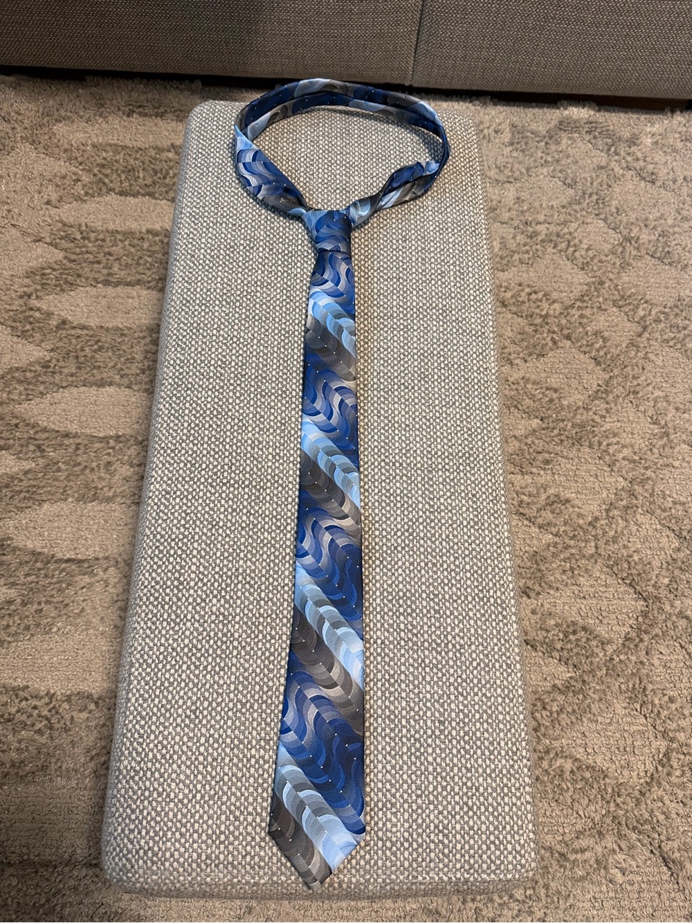 Men's Blue Wave Pattern Tie - Elegant Blue Multi-Tone Design